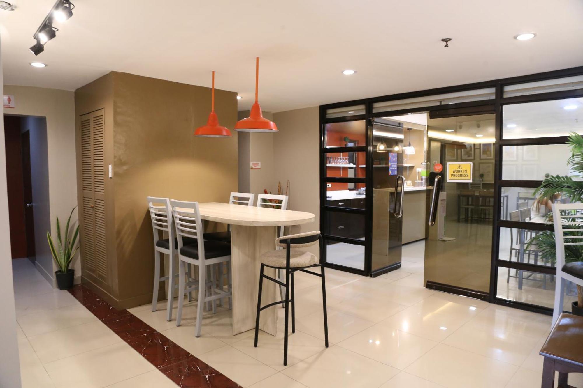 סבו Travelbee Business Inn מראה חיצוני תמונה